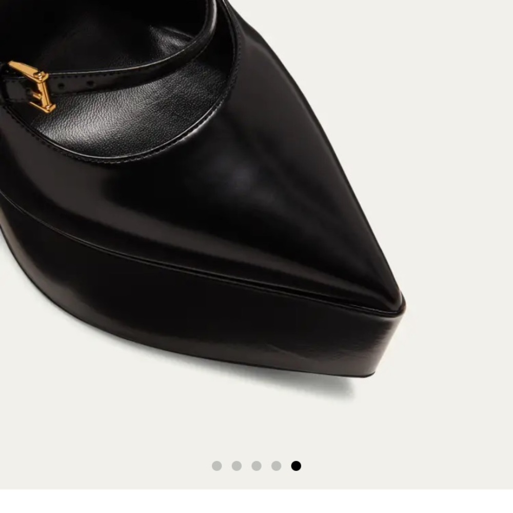 Brand:Versace Color: Black: Size11